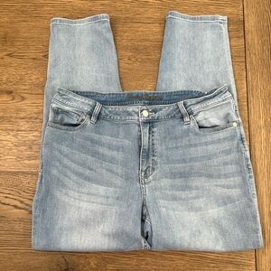 NWOT Women’s Tommy Bahama Mid Rise Slim Boyfriend Jeans - 14/29 - Light Wash